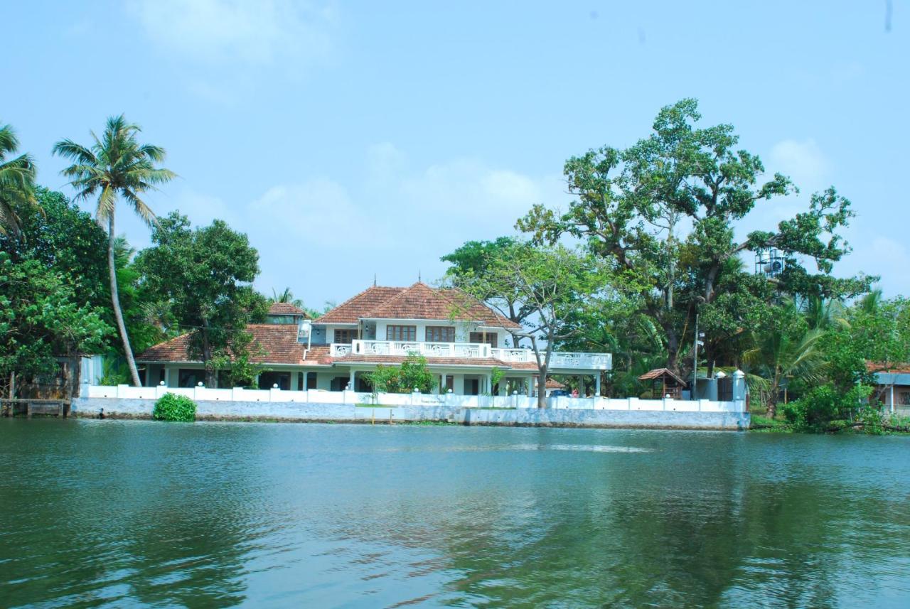 Hotel Triveny River Palace Alappuzha Exteriér fotografie