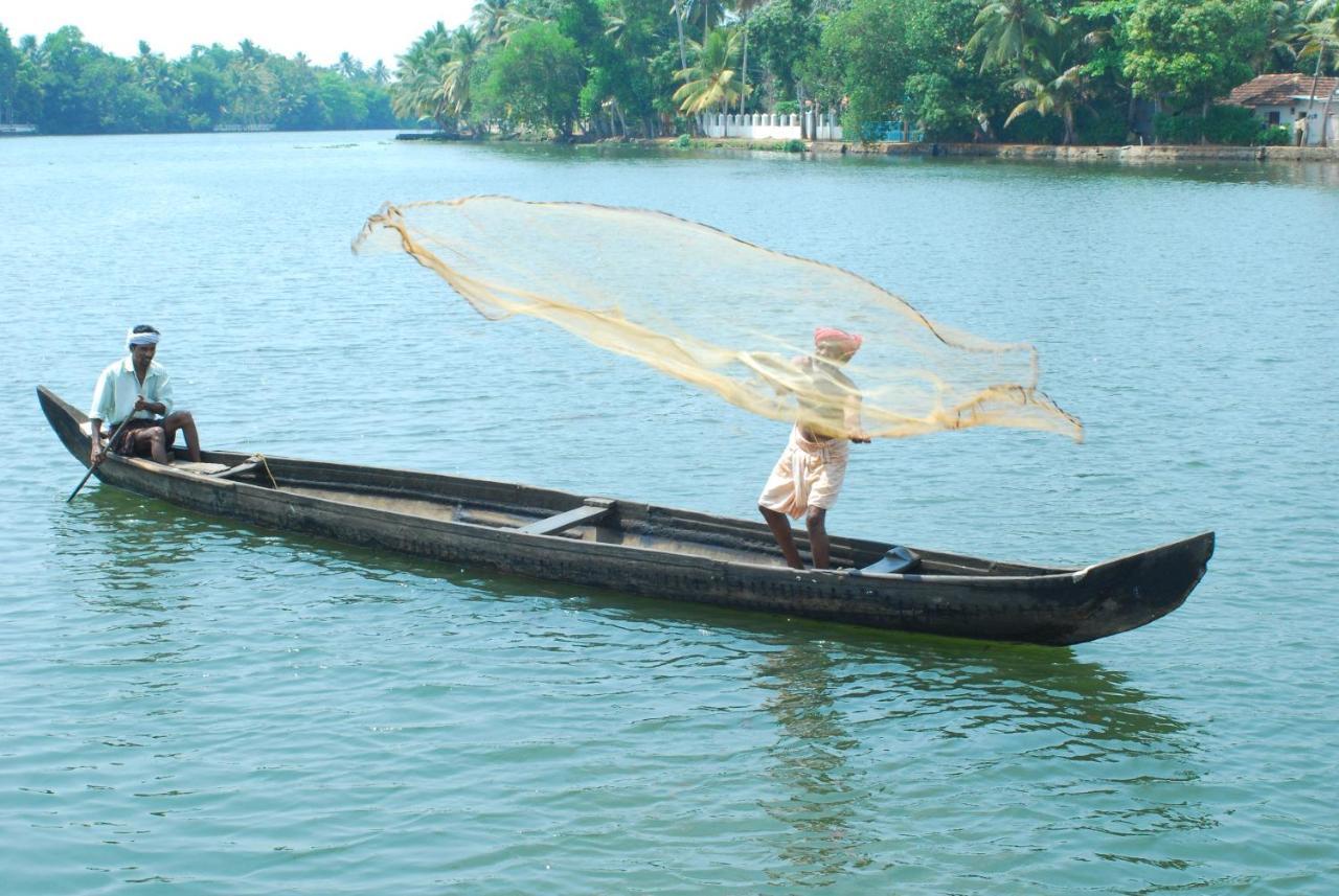 Hotel Triveny River Palace Alappuzha Exteriér fotografie