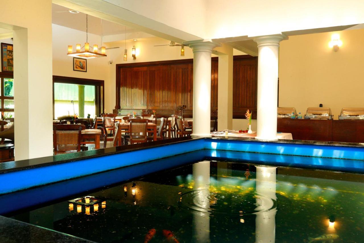 Hotel Triveny River Palace Alappuzha Exteriér fotografie